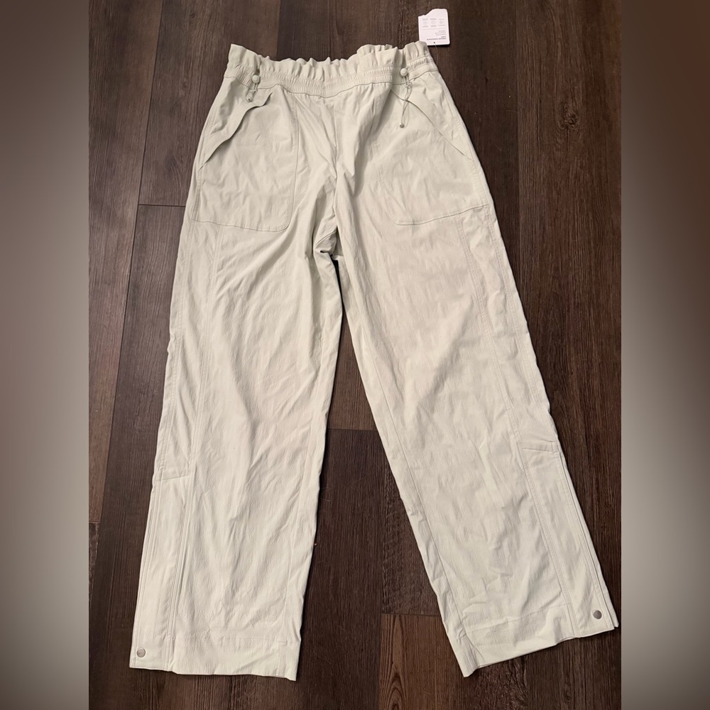 Athleta parachute Trekkie pant